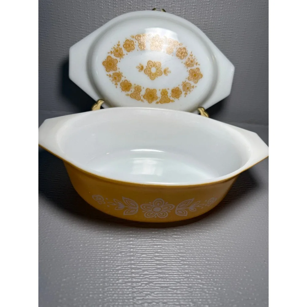 Vintage Pyrex Butterfly Gold 043 Oval Casserole Dish with Lid 1.5 Quart Yellow